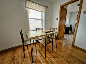 4012 N Farwell Ave, Unit 12 in Shorewood, WI - Foto de edificio - Building Photo