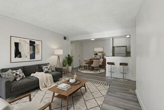 Tropicana Royale in Las Vegas, NV - Building Photo - Building Photo