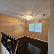 1008 Venetian Hills Ln in Las Vegas, NV - Foto de edificio - Building Photo