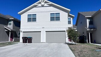 10319 Candlewood Wy in San Antonio, TX - Building Photo