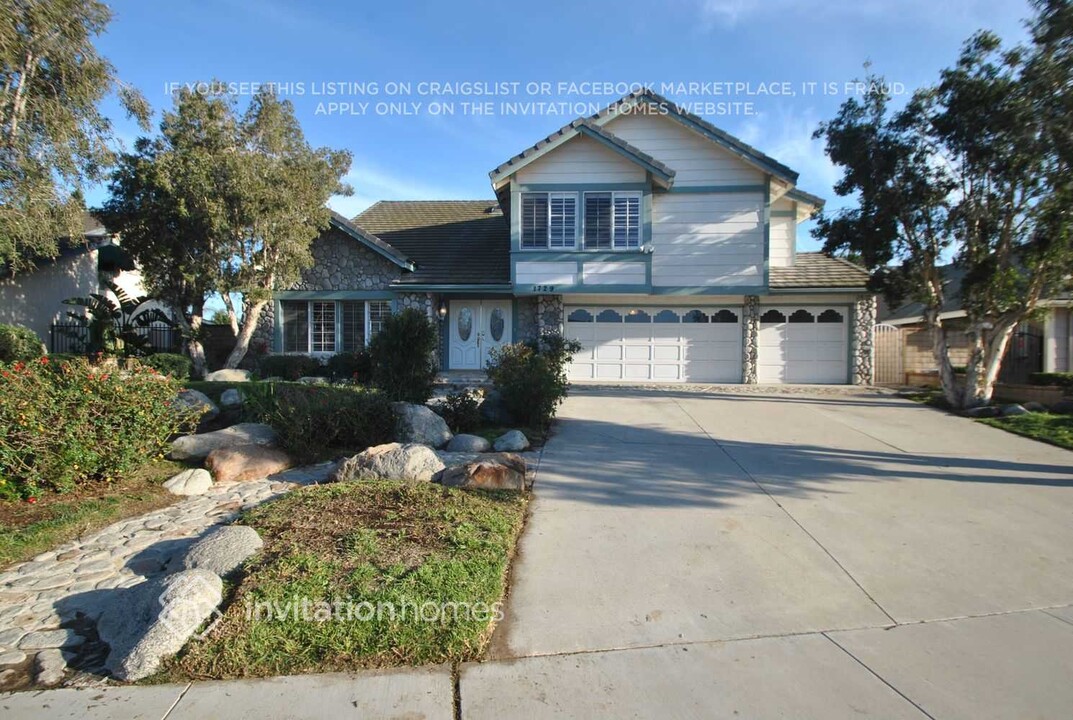 1729 Greenview Ave in Corona, CA - Building Photo