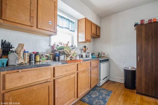5425 W Montrose Ave in Chicago, IL - Building Photo - Building Photo