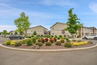 2250 W 10th Ave in Junction City, OR - Building Photo - Building Photo