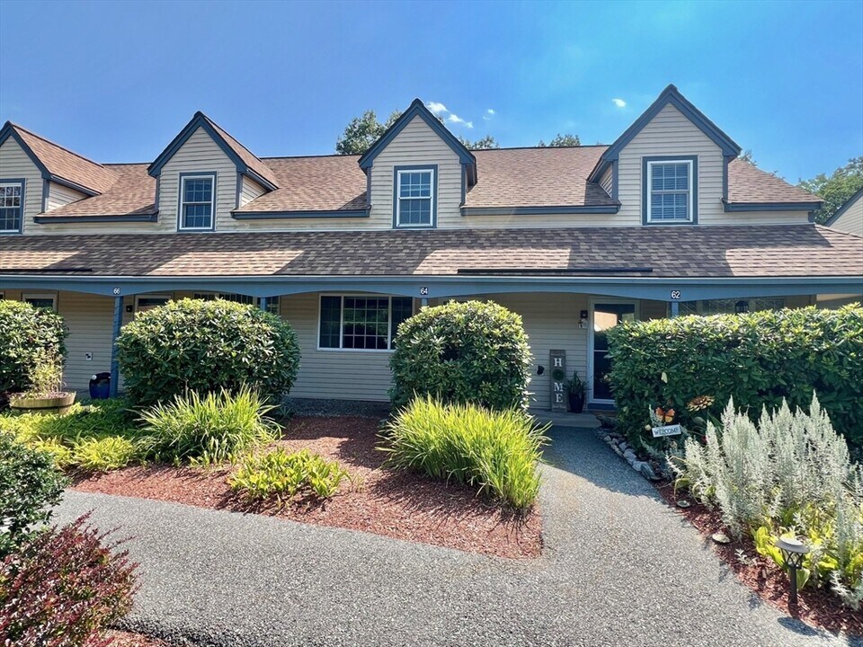 64 Kennedy Dr in Chelmsford, MA - Building Photo