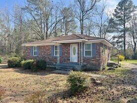 2122 William Gibbons Rd in Turbeville, SC - Building Photo