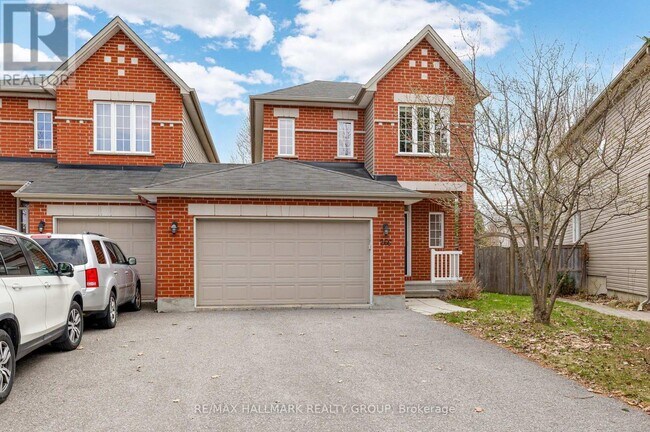 266 Tandalee Crescent in Ottawa, ON - Building Photo - Building Photo