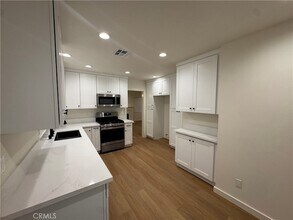 15234 Kingsbury St in Los Angeles, CA - Building Photo - Building Photo