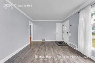 19205 Pasnow Ave in Euclid, OH - Building Photo - Building Photo