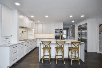 945 Anne Rd in Naperville, IL - Building Photo - Building Photo