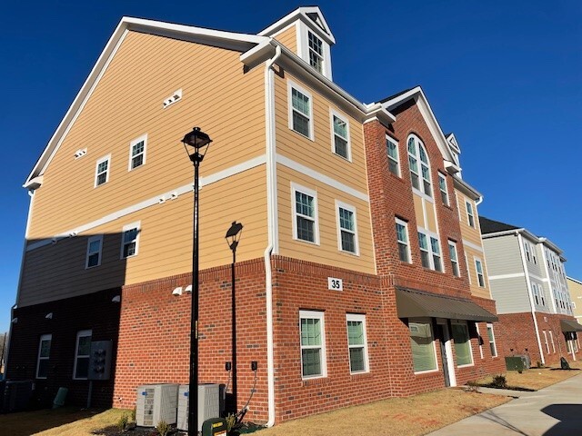 Walton Farms in Clayton, NC - Building Photo