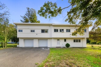 8 Burma Rd in Southbury, CT - Building Photo - Building Photo