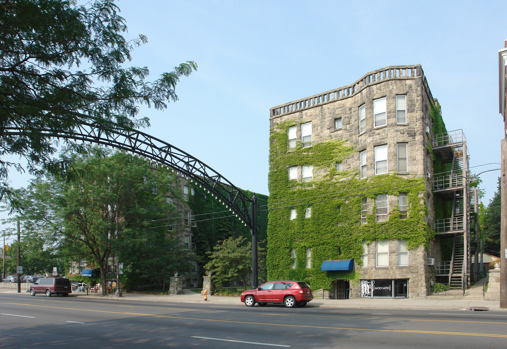 Greystone Court in Columbus, OH - Building Photo