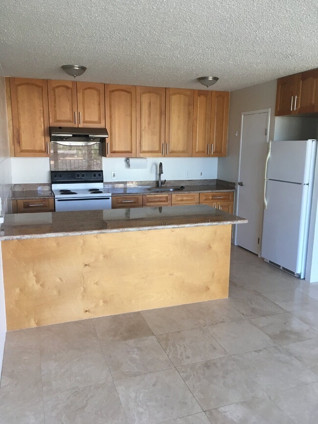 1687 Pensacola St in Honolulu, HI - Building Photo - Building Photo