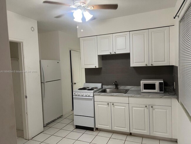 1931 Jefferson St in Hollywood, FL - Building Photo - Building Photo