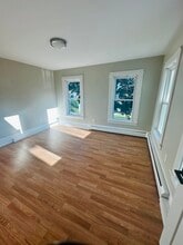 47 Orchard St, Unit B in Amesbury, MA - Foto de edificio - Building Photo
