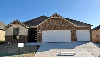 218 Cheyenne Trail in Alvarado, TX - Building Photo