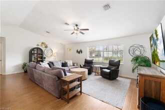 159 Oakwood Ct in Naples, FL - Building Photo - Building Photo