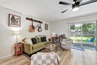 9702 Oriole Dr in Austin, TX - Building Photo - Building Photo