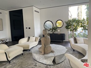 213 S La Peer Dr in Beverly Hills, CA - Building Photo - Building Photo