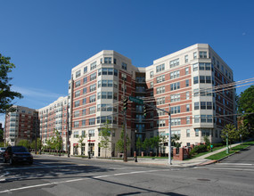 The Residences at Jefferson Place in White Plains, NY - Foto de edificio - Building Photo