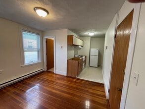 14 Garrison Ave, Unit #9 in Somerville, MA - Building Photo - Building Photo