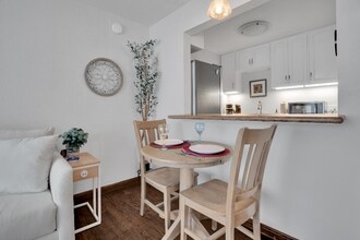 320 N Civic Dr in Walnut Creek, CA - Foto de edificio - Building Photo