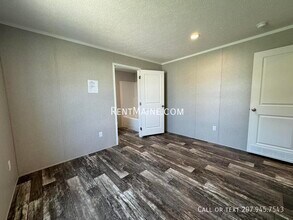 168 A St in Pittsfield, ME - Foto de edificio - Building Photo