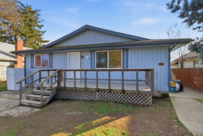 property at 712 E Longfellow Ave