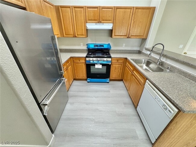 8668 Tomnitz Ave in Las Vegas, NV - Building Photo - Building Photo