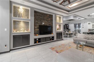 30 Queens Ave in McAllen, TX - Building Photo - Building Photo