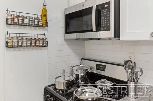 Modern 2BR/2BA in Prime Chinatown | Quick Access to Midtown & Google HQ in New York, NY - Building Photo - Building Photo