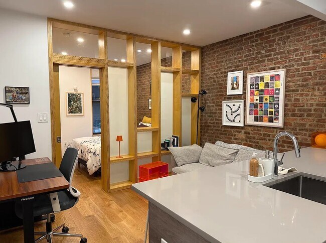 100 Suffolk St in New York, NY - Building Photo - Building Photo