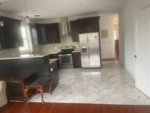 1 Montrose Ave in Jersey City, NJ - Building Photo - Building Photo
