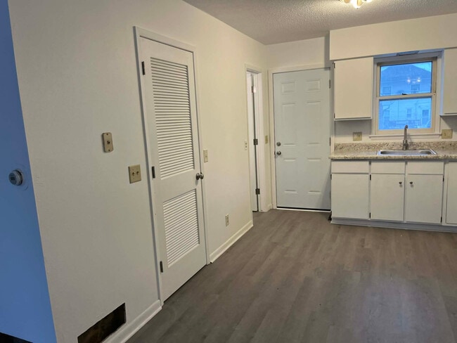 property at 605 E Robinson St