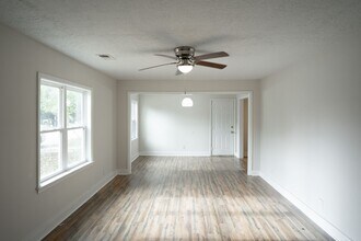 2001 Hiram Rd in Augusta, GA - Foto de edificio - Building Photo