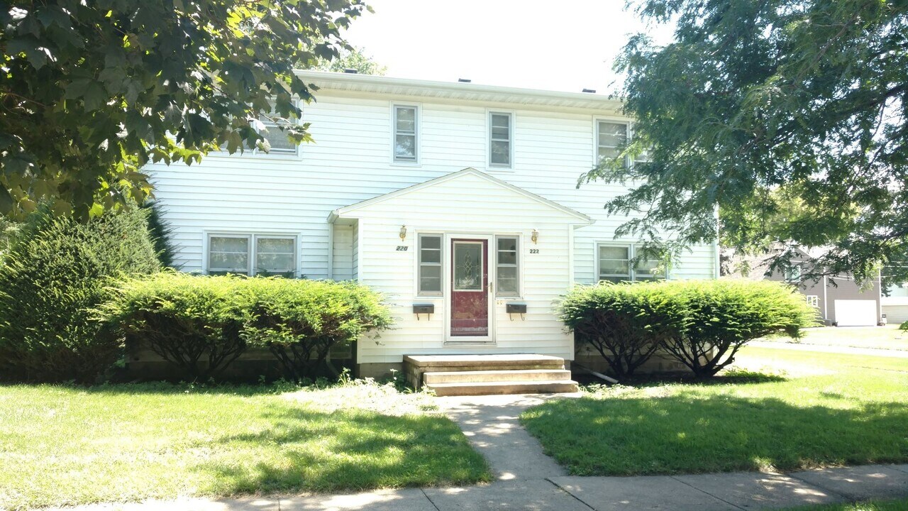 222 Walnut St in Cedar Falls, IA - Building Photo
