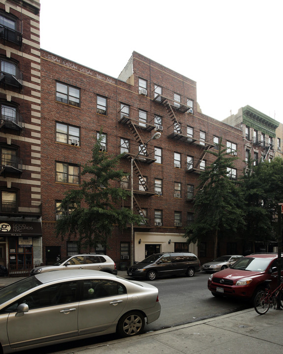 Elevator Apt. in New York, NY - Building Photo