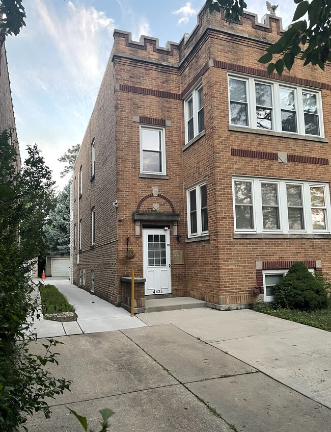 4425 N Kenton Ave, Unit Kenton Basement in Chicago, IL - Foto de edificio - Building Photo