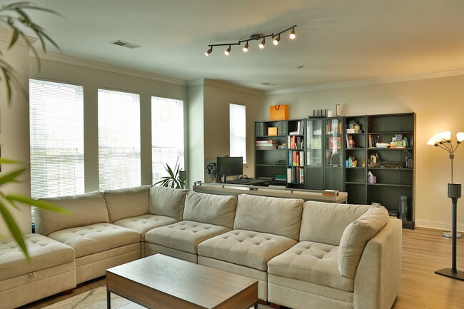 353 Belt Pl, Unit 39 in Gaithersburg, MD - Building Photo - Building Photo