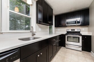24 Aberdeen Rd, Unit 24 in Somerville, MA - Building Photo - Building Photo