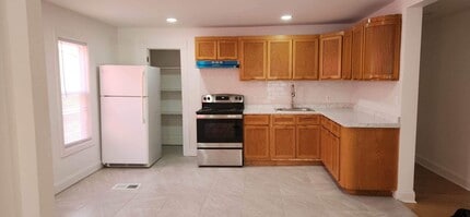 1110 Lake St, Unit 2 in Elmira, NY - Foto de edificio - Building Photo