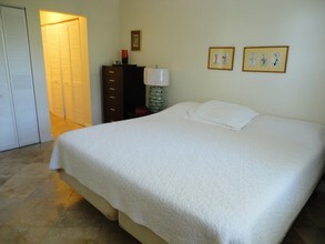 1610 Lenox Ave, Unit 402 in Miami Beach, FL - Building Photo - Building Photo