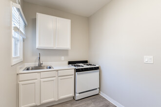 123 17th St Apartments in Oakland, CA - Building Photo - Interior Photo