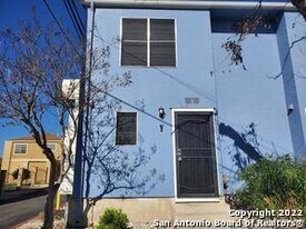 911 Vance Jackson Rd in San Antonio, TX - Building Photo