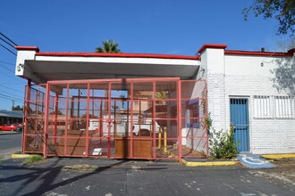 1416 Victoria St in Laredo, TX - Building Photo - Building Photo