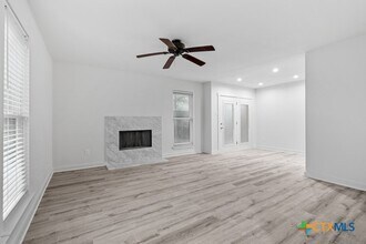 8406 Lyndon Ln in Austin, TX - Building Photo - Building Photo