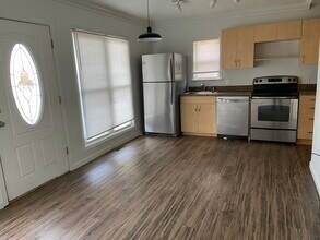 20 Kimbell Ct, Unit Peaceful Oaks Cottage in Greenville, SC - Building Photo - Building Photo