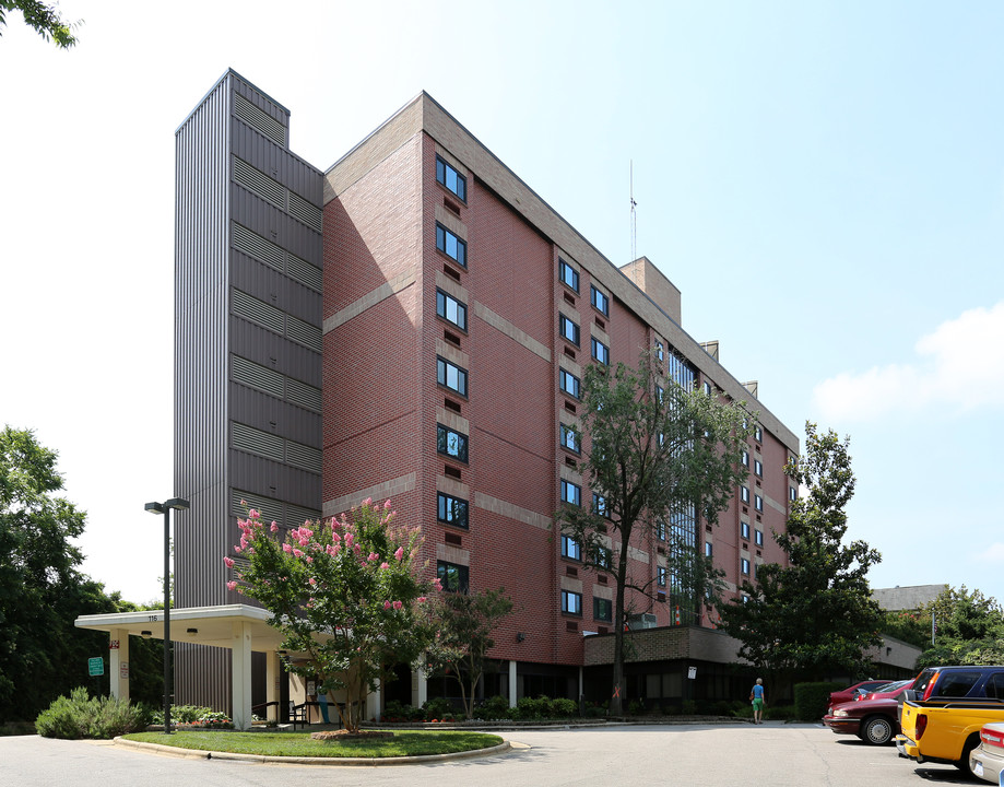 Carriage House Apartments in Raleigh, NC - Foto de edificio