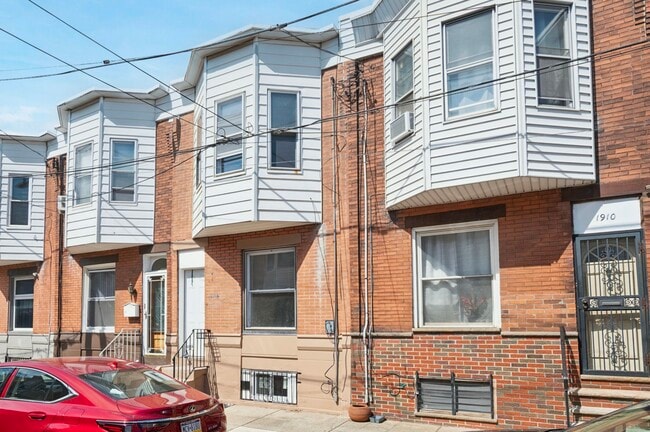 property at 1912 S Woodstock St