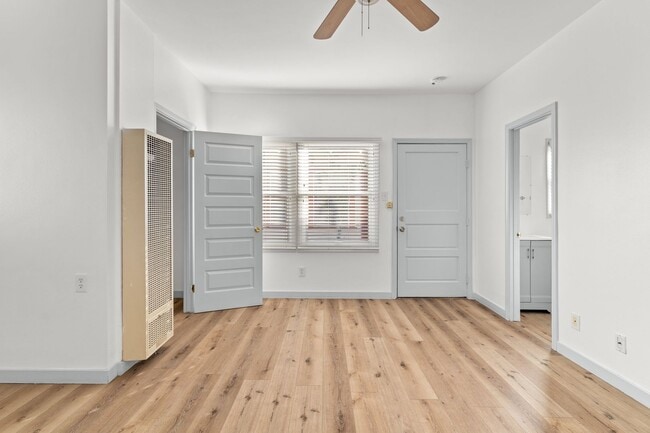 526 Magnolia Ave in Long Beach, CA - Foto de edificio - Building Photo